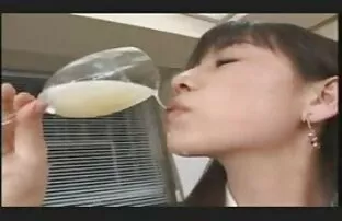 XXX زیبایی مکنده آلت سكس مخفي فيديو تناسلی مرد در پشت در خانه به مردی تسلیم شد