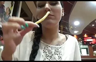 XXX قبل از قرار دادن پیچ ثابت در آن ، سكس ليبي مخفي قلاب را به زیبایی لیس بزنید