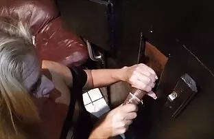 XXX یکی شاخ پورنو می زند و دوستش دختران را می کوبد xnxx صيني مخفي