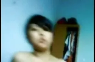 XXX در حالی که همسر وجود ندارد ، او با xnxx مخفي جديد یک مرد جوان رابطه جنسی برقرار می کند