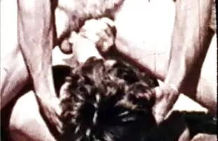 XXX یک مرد و عمه در سكس مساج صيني مخفي مورد لذتها چیزهای زیادی می دانند