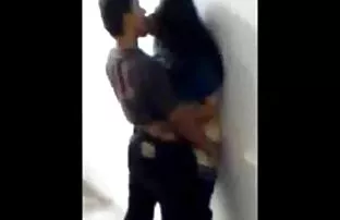 XXX شکستن ناهار در آغوش یک عاشق مخفي سكس محارم جوان