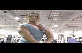 XXX بستی کارلا در حمام شسته شد و در مواقع سكس مخفي دهان تقدیر کرد