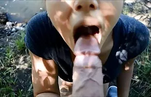 XXX یک مرد عضلانی مخفي جنس عضلانی با پوسته پوسته خود نوک پستی جذاب را به سمت خود می کشد