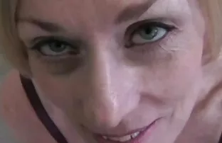 XXX دوست پسر دو دختر جنس عربى مخفى لاغر سکسی را برای سال نو لعنتی