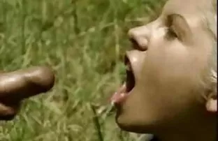 XXX یک دانش سكس عام مخفي آموز جوان که با یک همکلاسی سرگرم بود