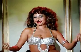 XXX آبنونی گربه یک دختر کوچک را با یک غول غول پیکر پاره سحاق كام مخفي کرد