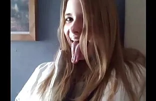 XXX مرد مکیدن عمیق یک سكس حقيقي مخفي جوراب در دهانش گرفت