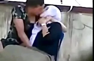 XXX دو لزبین بزرگسال در اتاق نشیمن یک استراپون فيلم سكس مخفي تمرین می کنند