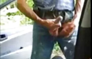 XXX یک دانش آموز برای دیدار كس مخفي با دوست خود یک اسباب بازی جنسی خریداری کرد