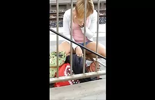 XXX یک مرد بالغ سكس حقيقي مخفي عربي ، زن جوانی را فریب می دهد