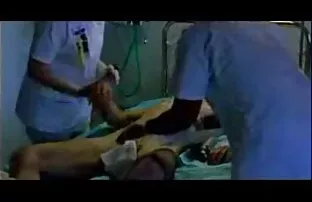 XXX سبزه ای با یک ورزشکار سكس مخفي طبيب مشکل دار به کلبه آمد