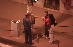 XXX او زانو زد السكس المخفي و ادمال سالم را خورد