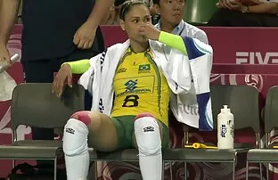 XXX ورزش ها با جوانان بزرگ در سه سوراخ سكس مسرب مخفي به خودش می داد