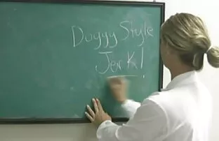 XXX دو دانشجو یک اتاق منزوی در کالج پیدا مساج جنسي مخفي می کنند