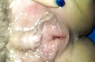 XXX سبزه با خال کوبی در زمینه یک دهقان اباحي مخفي نظامی تسلیم شد