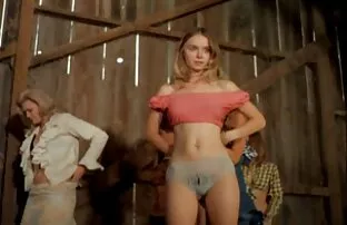 XXX سکس مخفي اجنبي ها با یک پسر رابطه جنسی دارند و استراپون بسیار داغ است