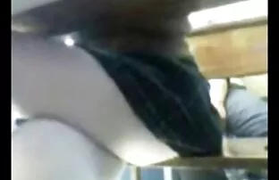 XXX جوجه های مجعد از یک خروس بزرگ ناله سكس شرجي مخفي می کند