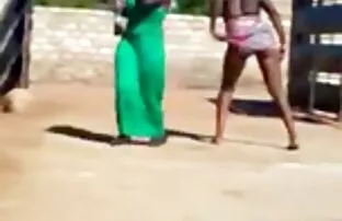 XXX زن خانه دار عاطفی شوهر را با دو مرد ناز فلم سكس مخفي فریب داد