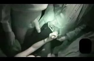 XXX دو خواهر در حمام مخفي سكس یک مرد مشترک هستند