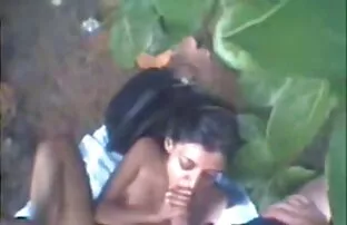 XXX سبزه های شرجی پسر را با سه گانه فراموش سكس سحاق مخفي نشدنی خوشحال می کنند