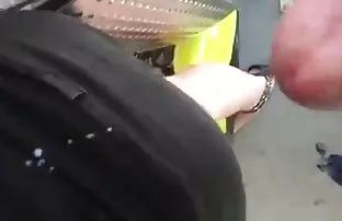 XXX این مرد سكس باص مخفي رئیس خود را در دفتر خود می کشد