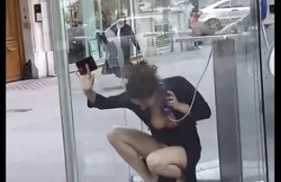 XXX خدمتکار شیرین تصمیم گرفت سكسي عرب مخفي تسلیم یک مرد برجسته شود