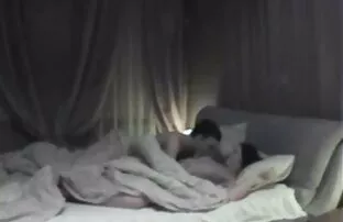 XXX ماساژور خدمات صمیمی سكس محلي مخفي خود را به یک دختر گلچین ارائه می داد