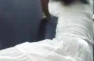 XXX یک دانش آموز غیر تراشیده دختر را اغراء مخفي روی دیوار گذاشت و در الاغ او را زد