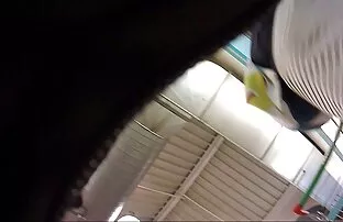 XXX جوانی که یک خانم زیبا را راضی افلام سكس عربى مخفى کند