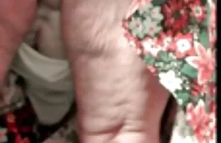 XXX دو دوست درگیر عاطفه های لزبین هستند و در عین حال سكس مخفى مصرى مرد را در آغوش می گیرند