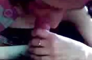 XXX در رابطه جنسی که سكس عاهرات مخفي با دوست پسرش اغوا شده است