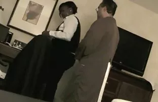 XXX بنابراین سكس مخفي شاطئ شوهر ماجراجو همسر جوان خود را زیر یک دوست قرار داد