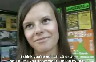 XXX شب در شهر به آرامی یک ماساژ سكس دوربين مخفي دختر کوچک را لعنتی کرد